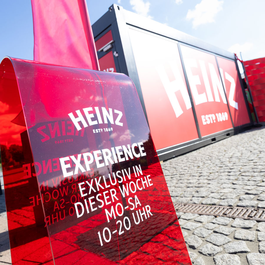 Aufsteller und Pop-up-Container der Heinz Experience in der Fußgängerzone